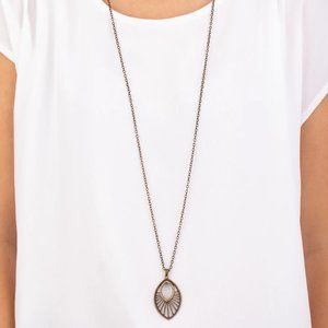 Court Couture - Brass Necklace Set